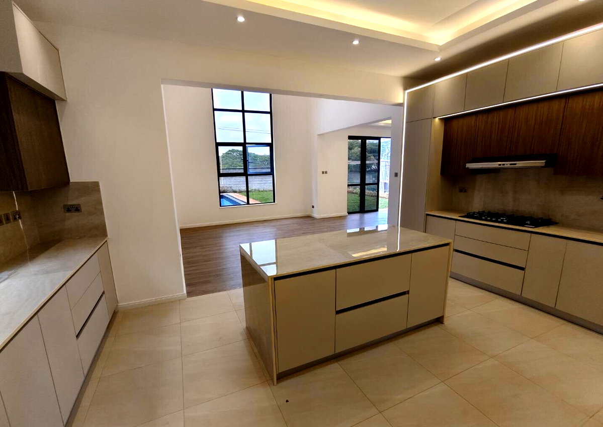 Corner Villa with Pool & DSQ in Lavington Green