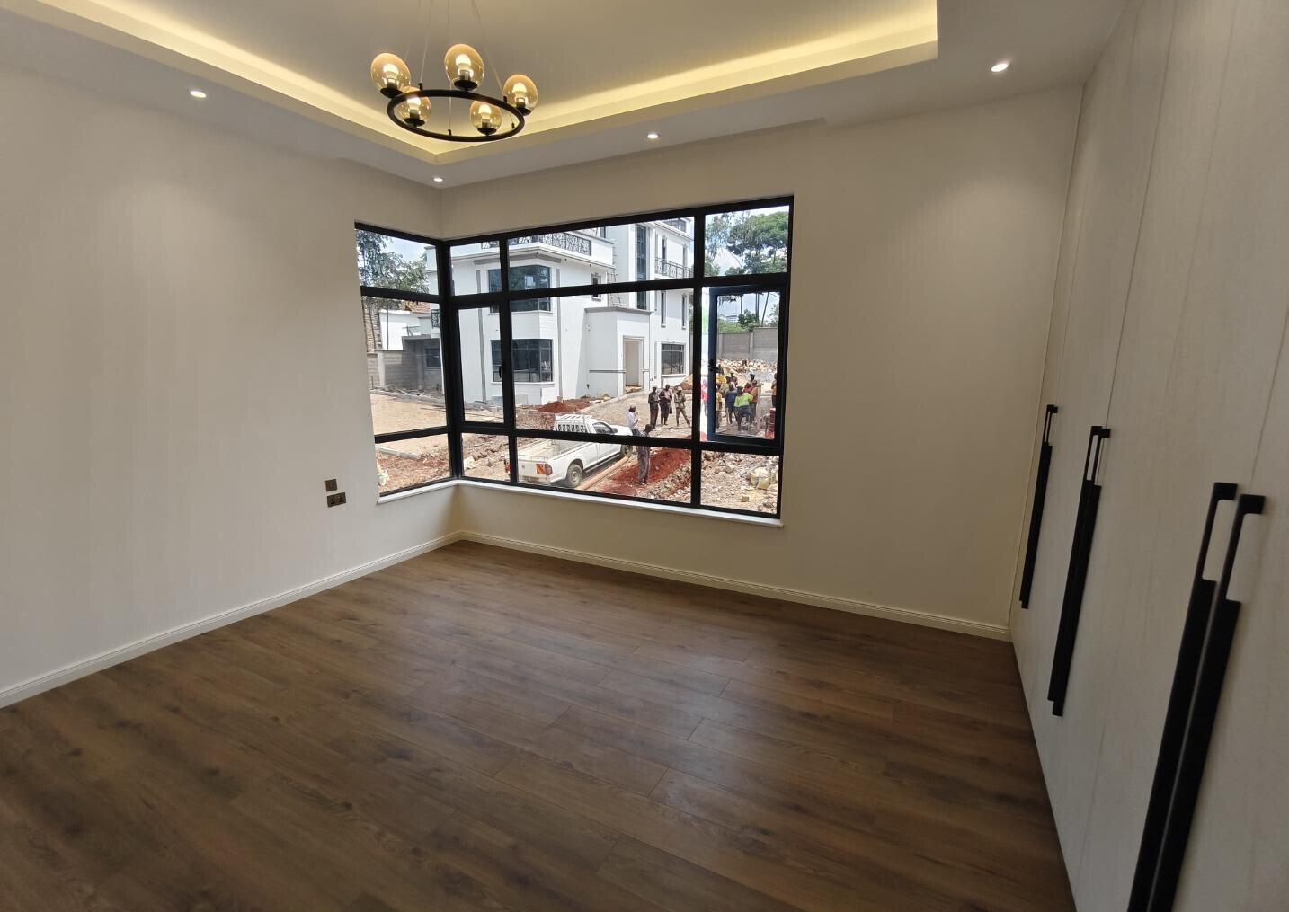 Corner Villa with Pool & DSQ in Lavington Green