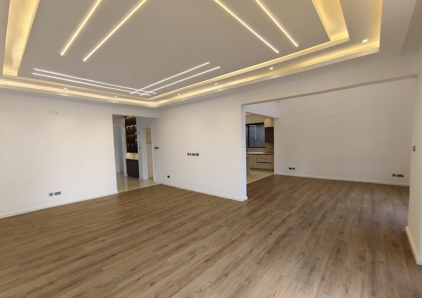 Corner Villa with Pool & DSQ in Lavington Green