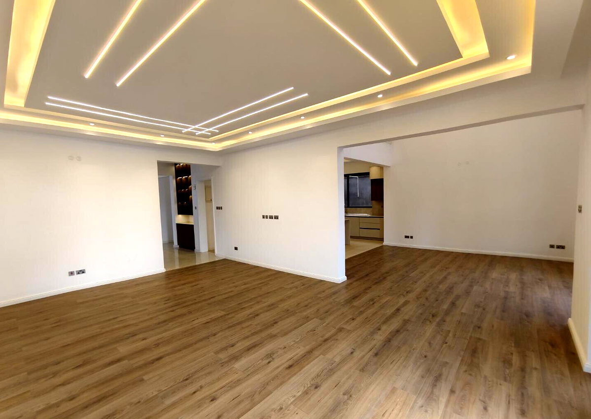 Corner Villa with Pool & DSQ in Lavington Green