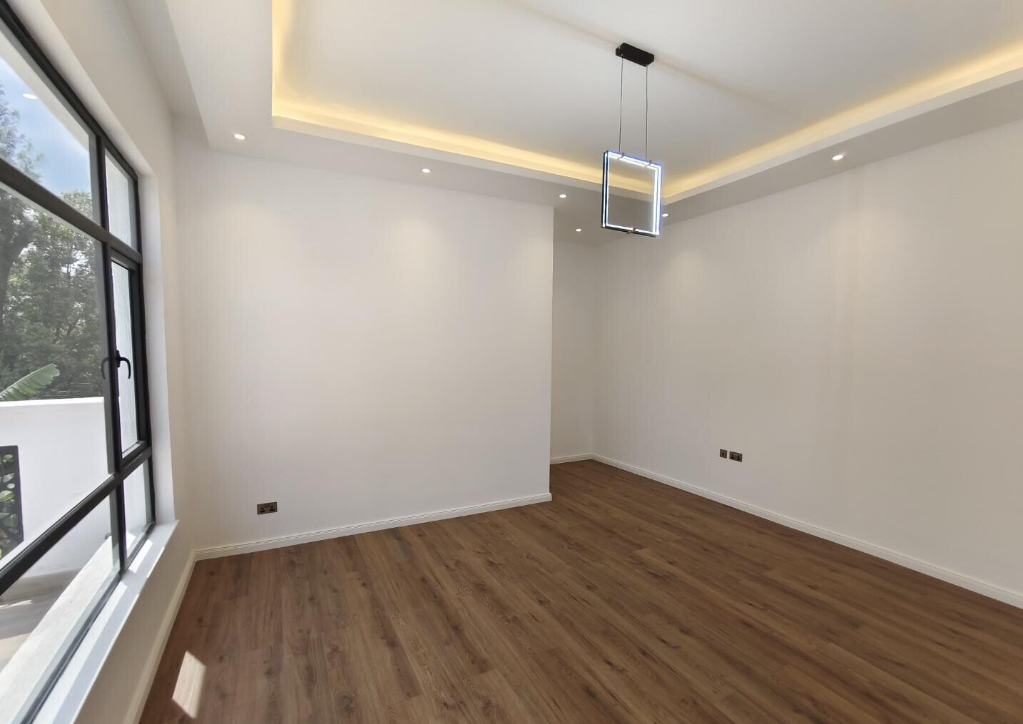 Corner Villa with Pool & DSQ in Lavington Green