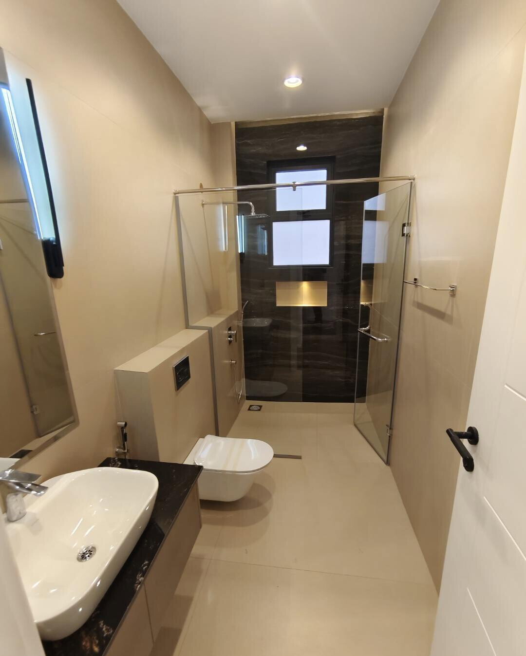 Corner Villa with Pool & DSQ in Lavington Green
