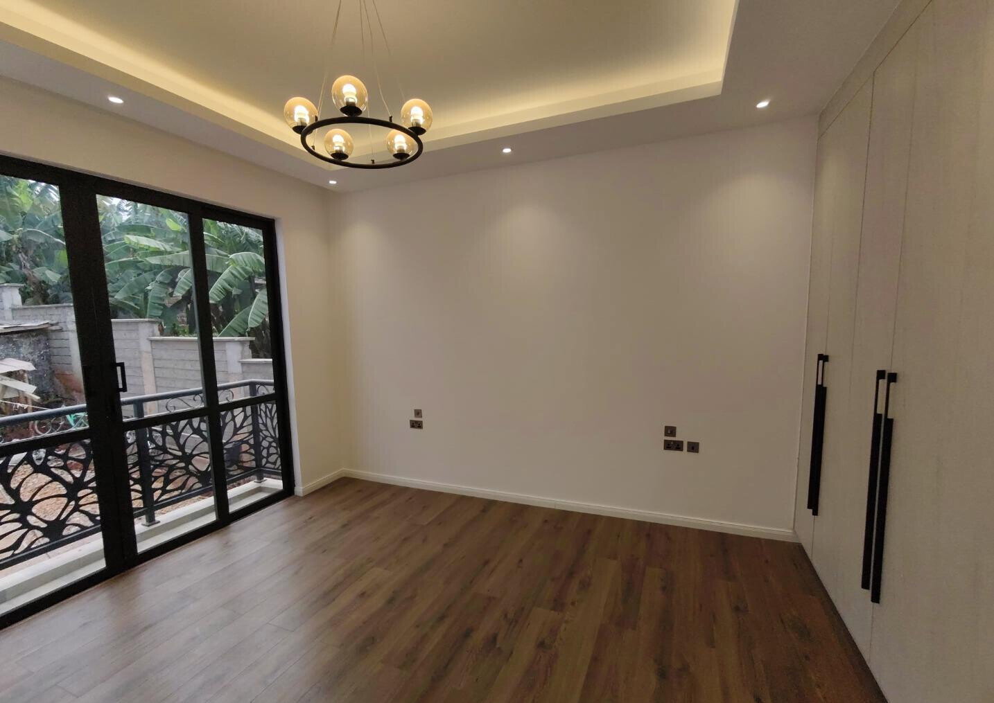 Corner Villa with Pool & DSQ in Lavington Green
