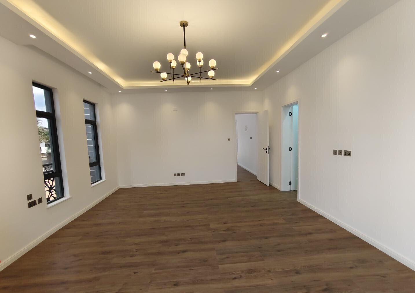 Corner Villa with Pool & DSQ in Lavington Green