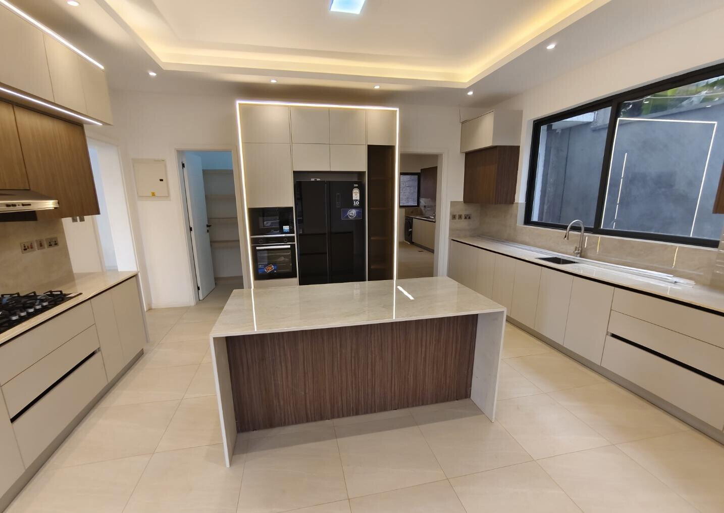 Corner Villa with Pool & DSQ in Lavington Green