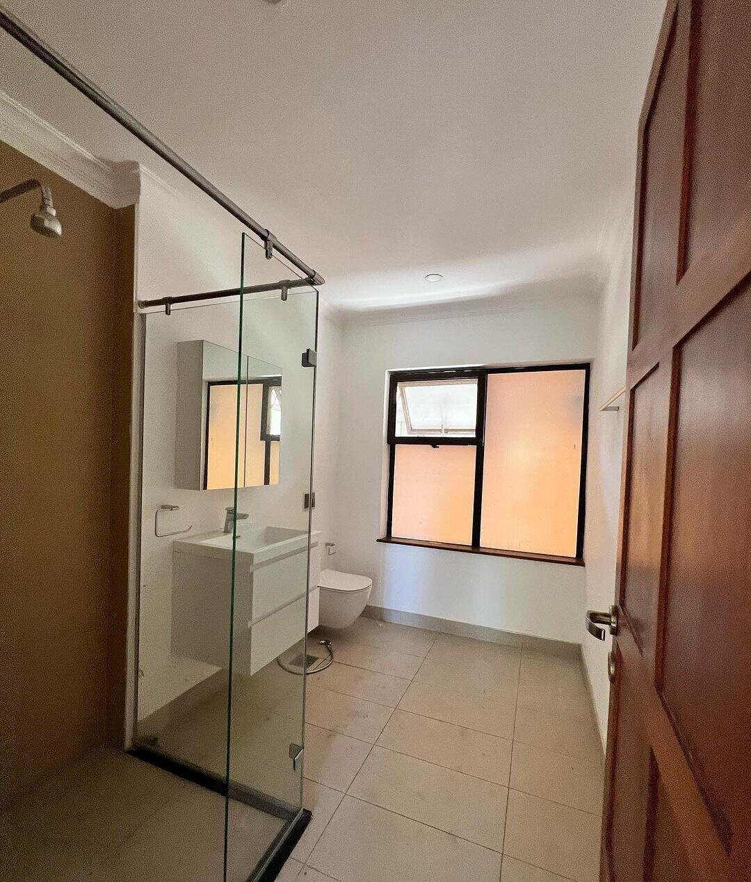 Expansive 5BR Townhouse with Private Garden & DSQ - Kileleshwa