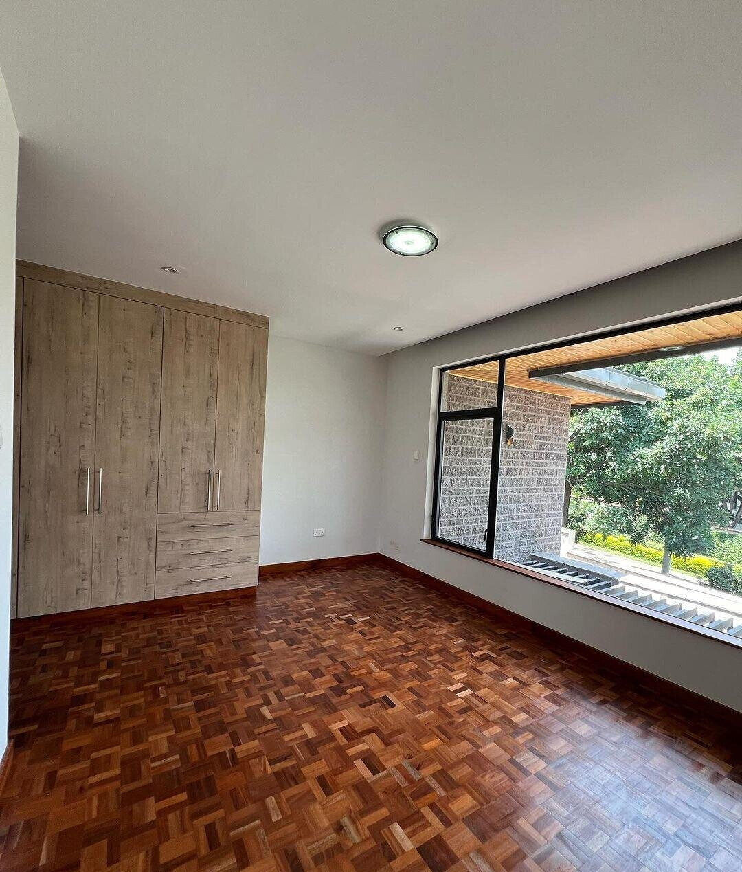 Brand New 5-Ensuite Townhouse with DSQ & Open-Plan Living - Lavington
