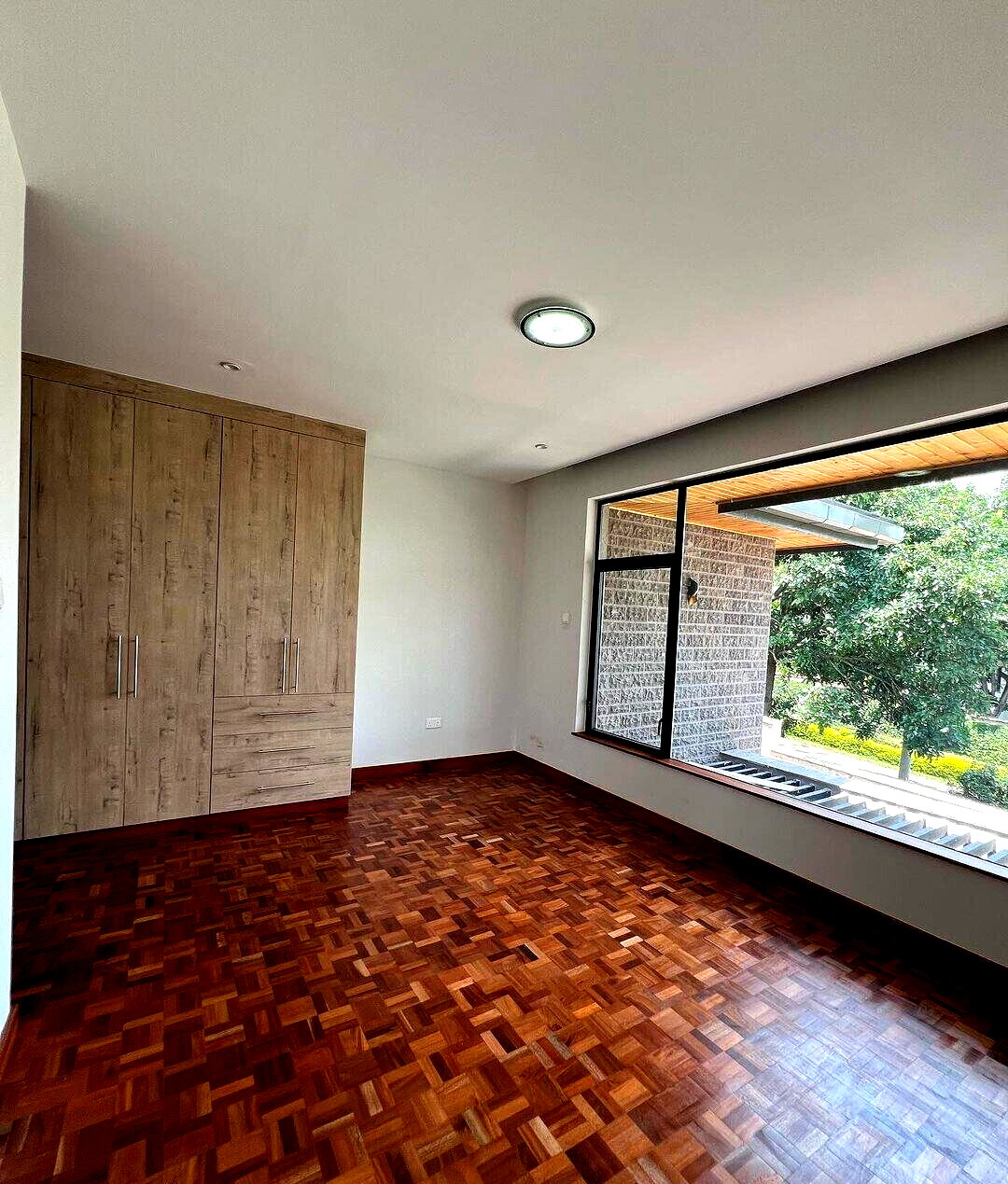 Brand New 5-Ensuite Townhouse with DSQ & Open-Plan Living - Lavington