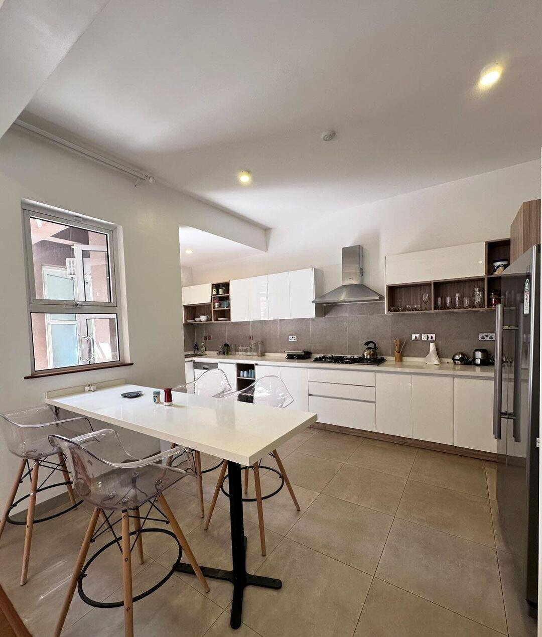 Cathedral Ceilings & Private Garden Townhouse - Lavington