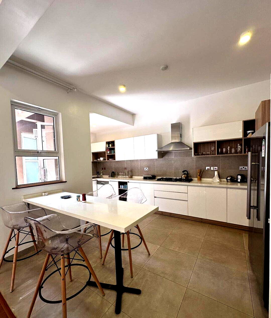 Cathedral Ceilings & Private Garden Townhouse - Lavington