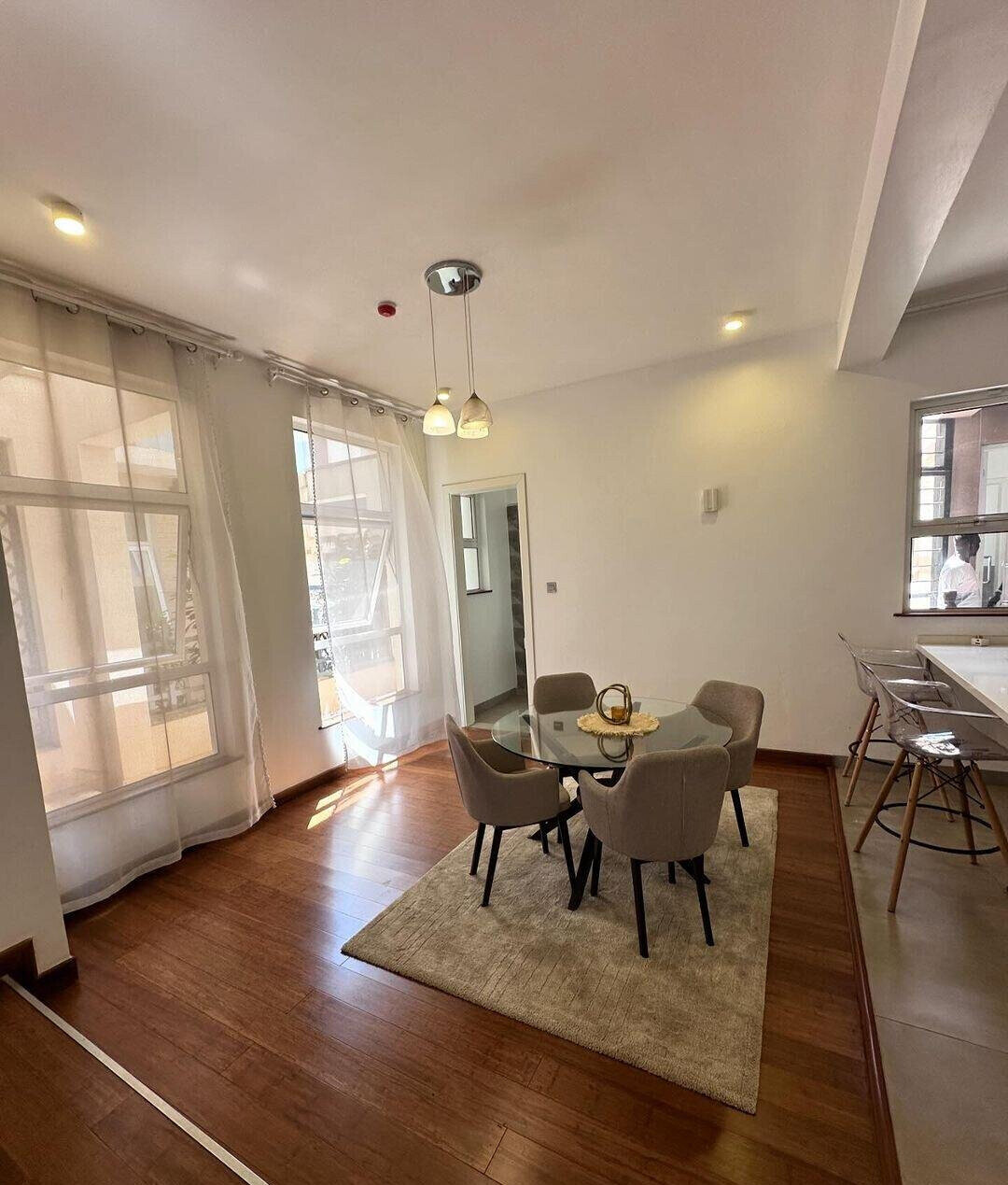 Cathedral Ceilings & Private Garden Townhouse - Lavington