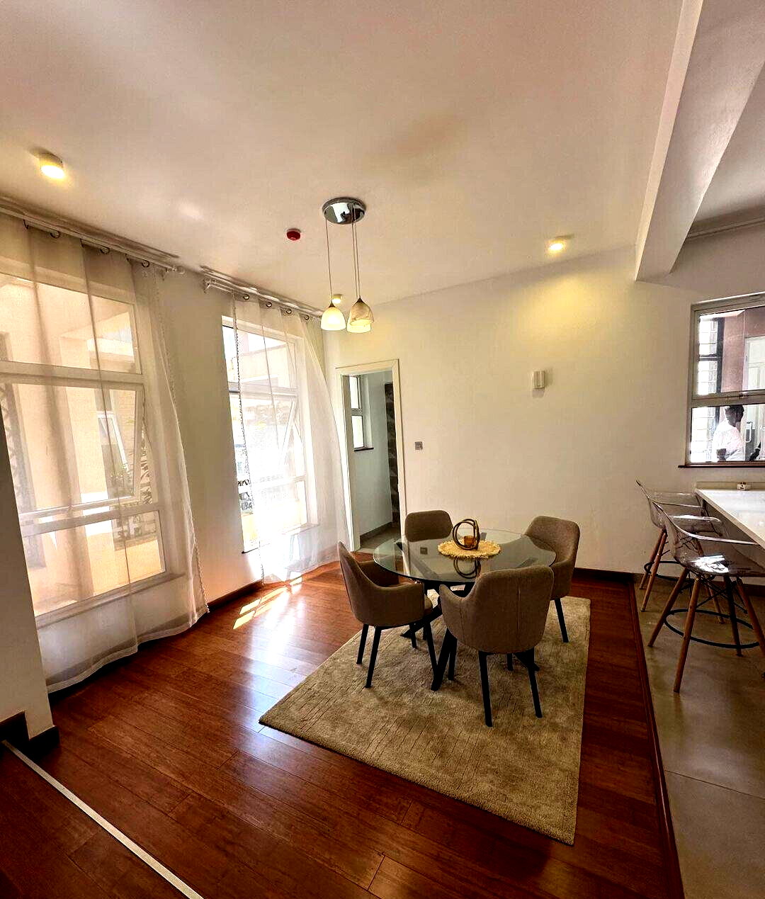 Cathedral Ceilings & Private Garden Townhouse - Lavington