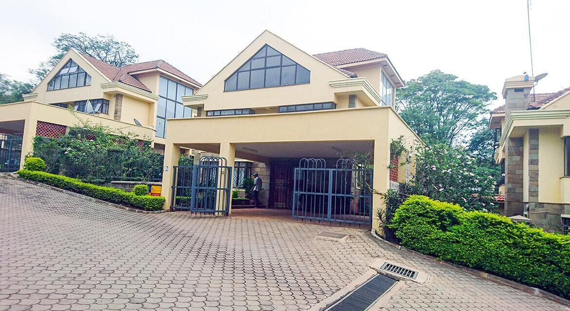 4-Ensuite Townhouse with Fireplace & Tenant Income - Lavington