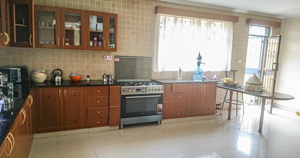 4-Ensuite Townhouse with Fireplace & Tenant Income - Lavington