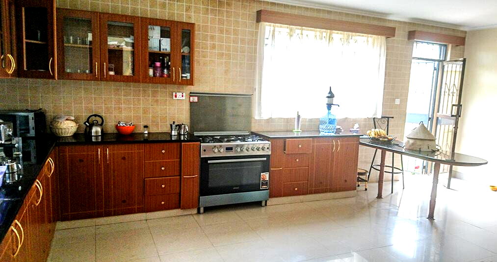 4-Ensuite Townhouse with Fireplace & Tenant Income - Lavington