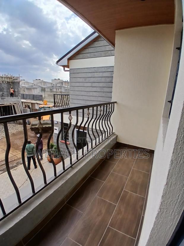 4bdrm Maisonette in Gateway Mall for sale