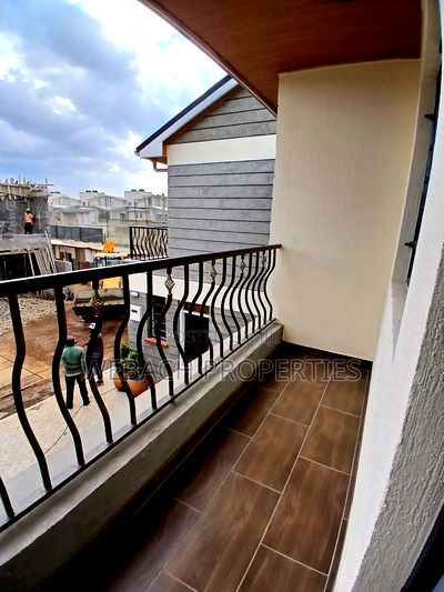 4bdrm Maisonette in Gateway Mall for sale - Image 11