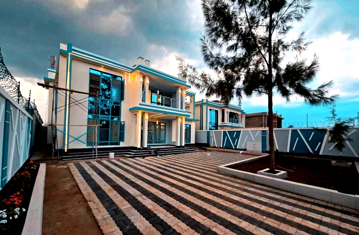 5BR All-Ensuite Townhouse with SQ & Open-Plan Kitchen - Mugutha, Ruiru