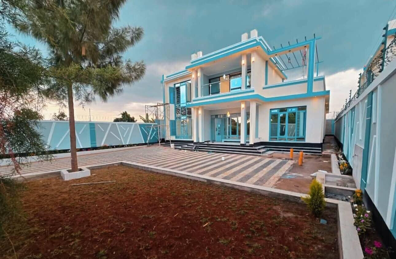 5BR All-Ensuite Townhouse with SQ & Open-Plan Kitchen - Mugutha, Ruiru