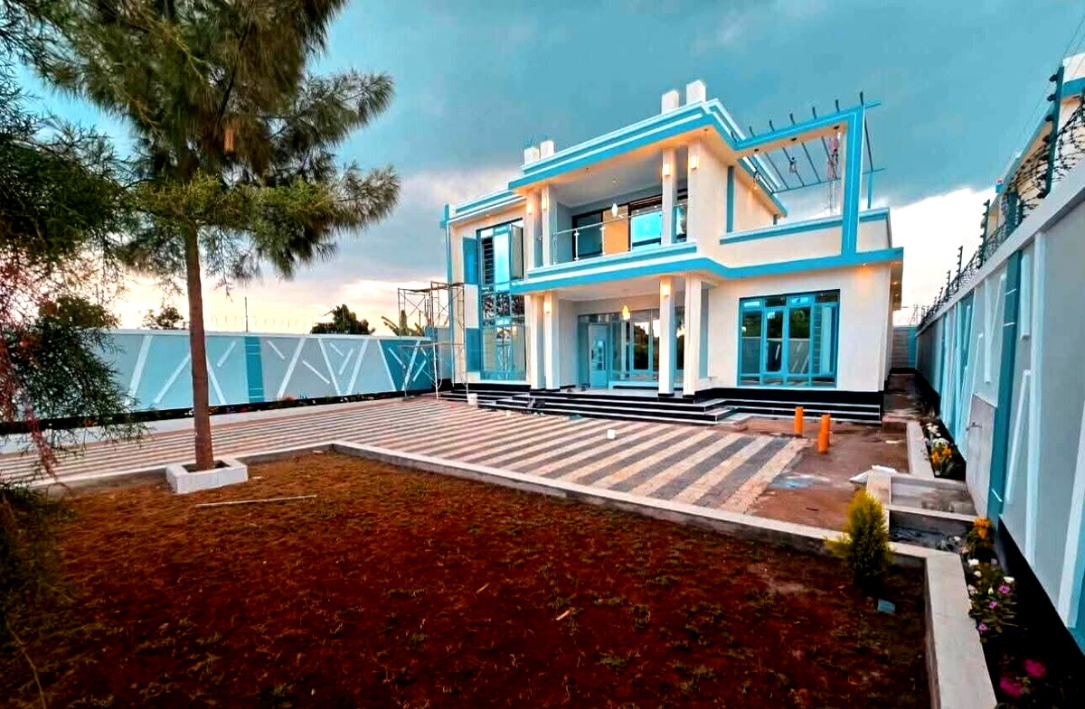 5BR All-Ensuite Townhouse with SQ & Open-Plan Kitchen - Mugutha, Ruiru