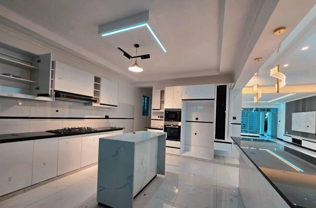 5BR All-Ensuite Townhouse with SQ & Open-Plan Kitchen - Mugutha, Ruiru