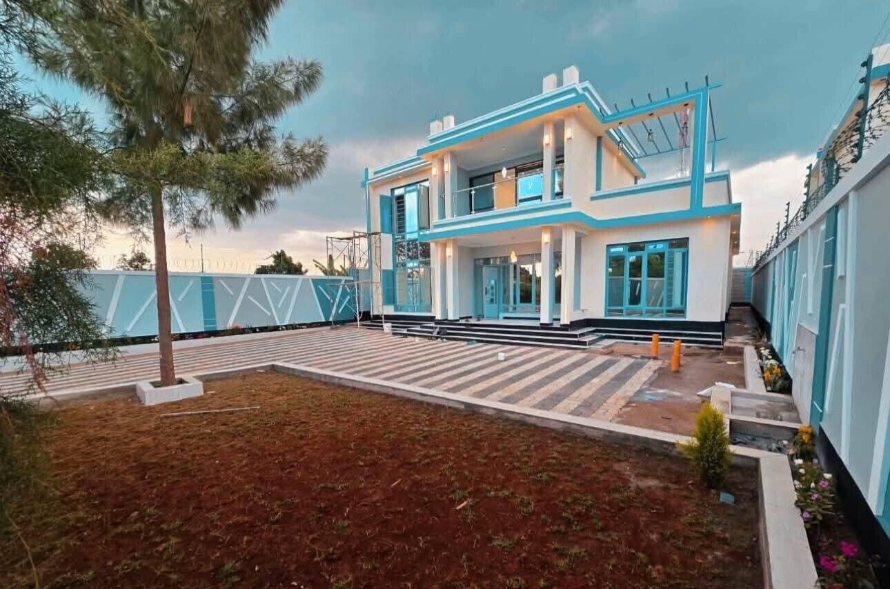 5BR All-Ensuite Townhouse with SQ & Open-Plan Kitchen - Mugutha, Ruiru