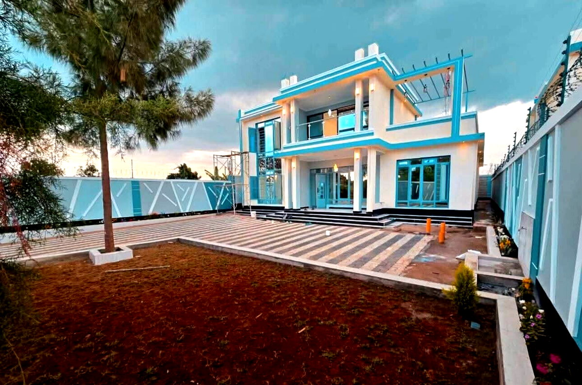5BR All-Ensuite Townhouse with SQ & Open-Plan Kitchen - Mugutha, Ruiru