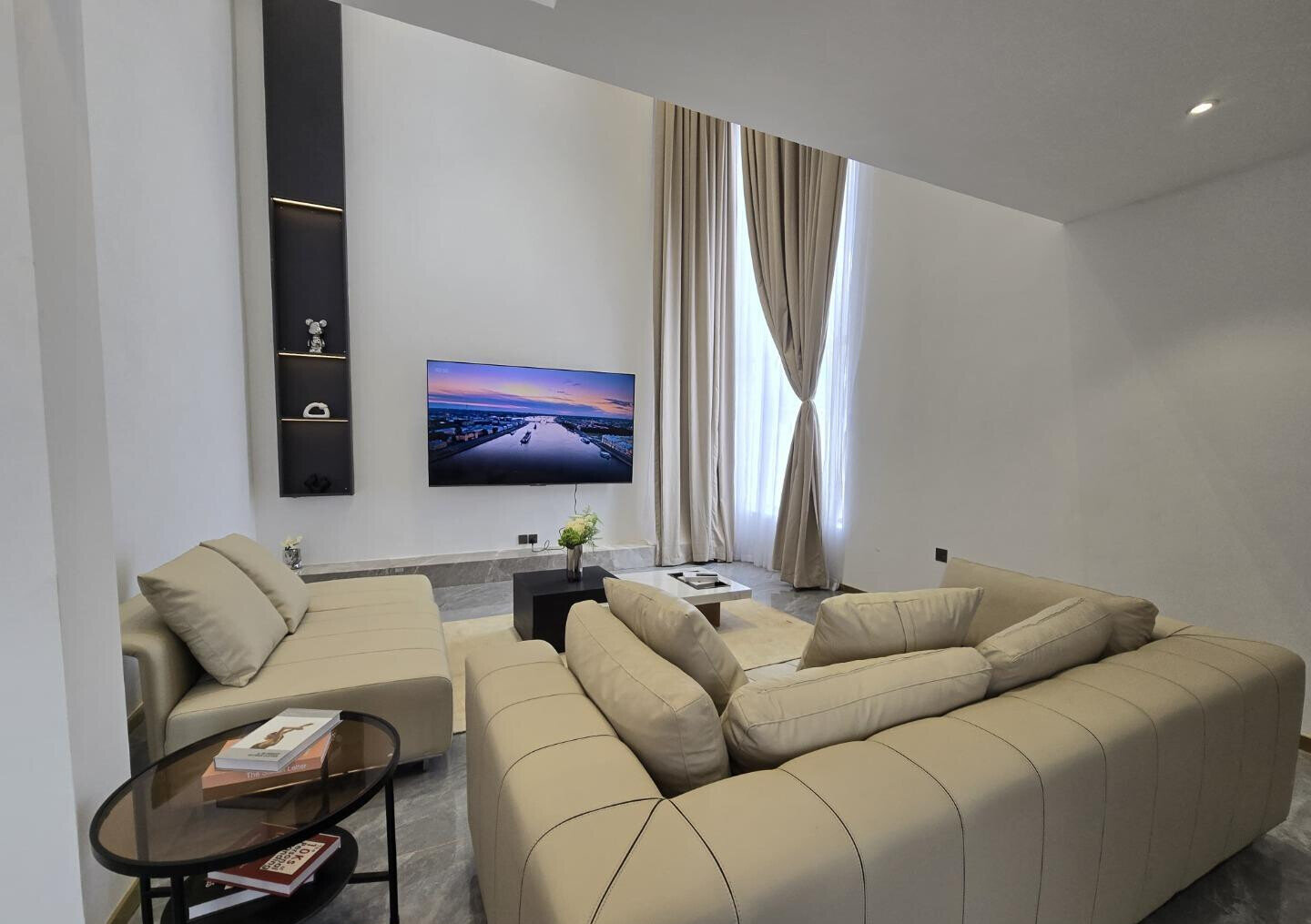 5BR Townhouse in Gated Community with Pool & Gym - Kamangu