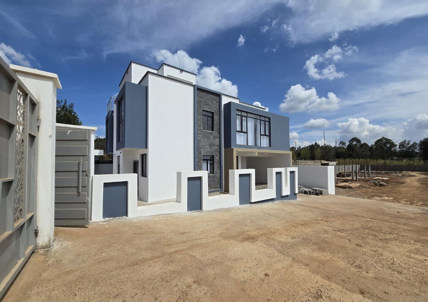 5BR Townhouse in Gated Community with Pool & Gym - Kamangu