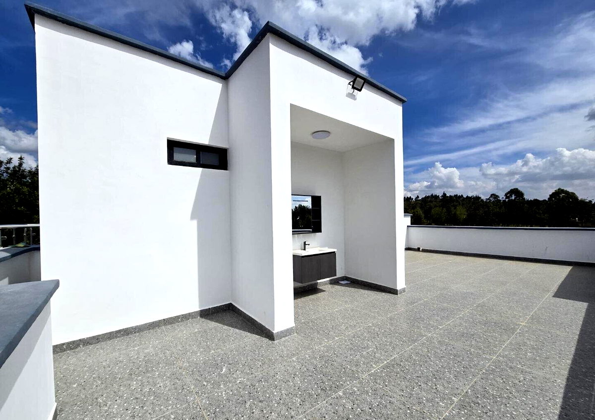 5BR Townhouse in Gated Community with Pool & Gym - Kamangu