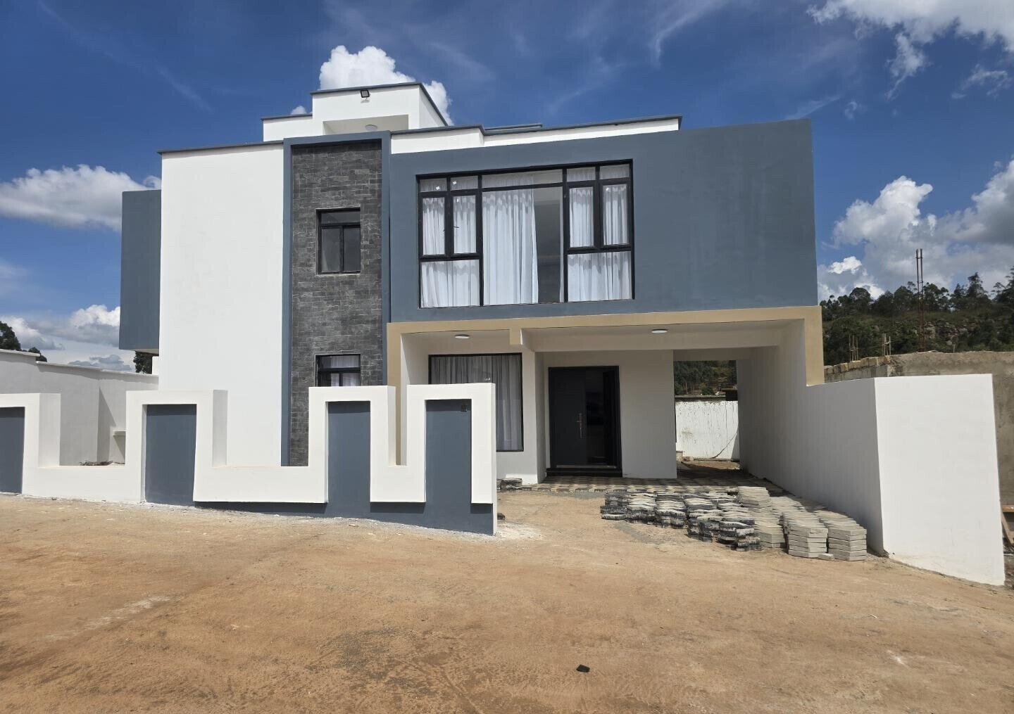 5BR Townhouse in Gated Community with Pool & Gym - Kamangu