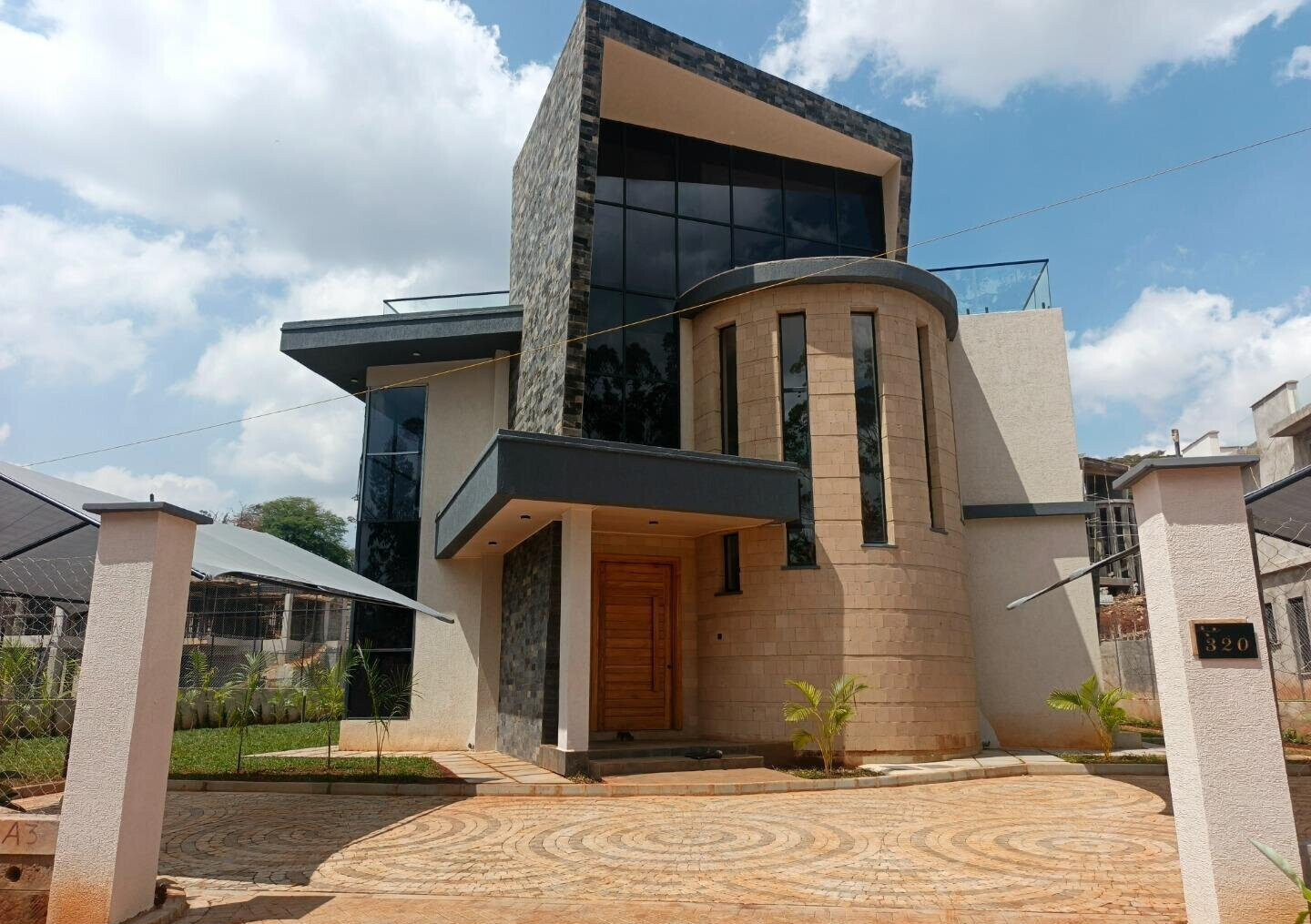 Super-Premium 4BR Villa with DSQ in Loresho Village Cluster
