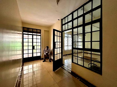 Office and Retails Space to Let - Image 11