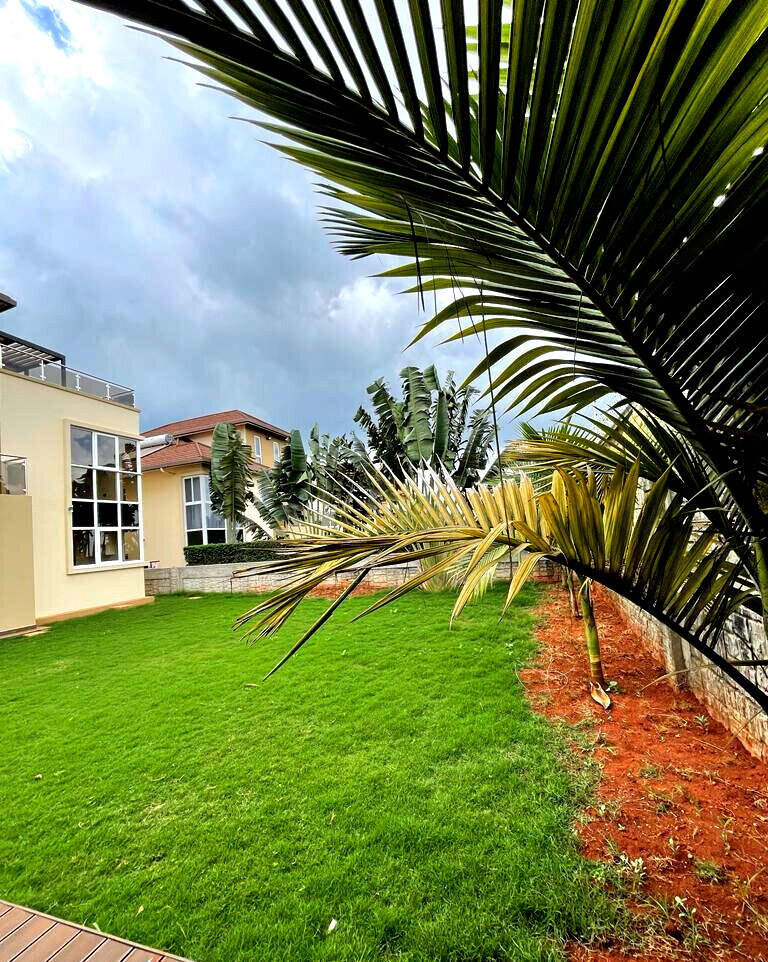 4BR Townhouse with Rooftop Terrace & Home Office - Runda