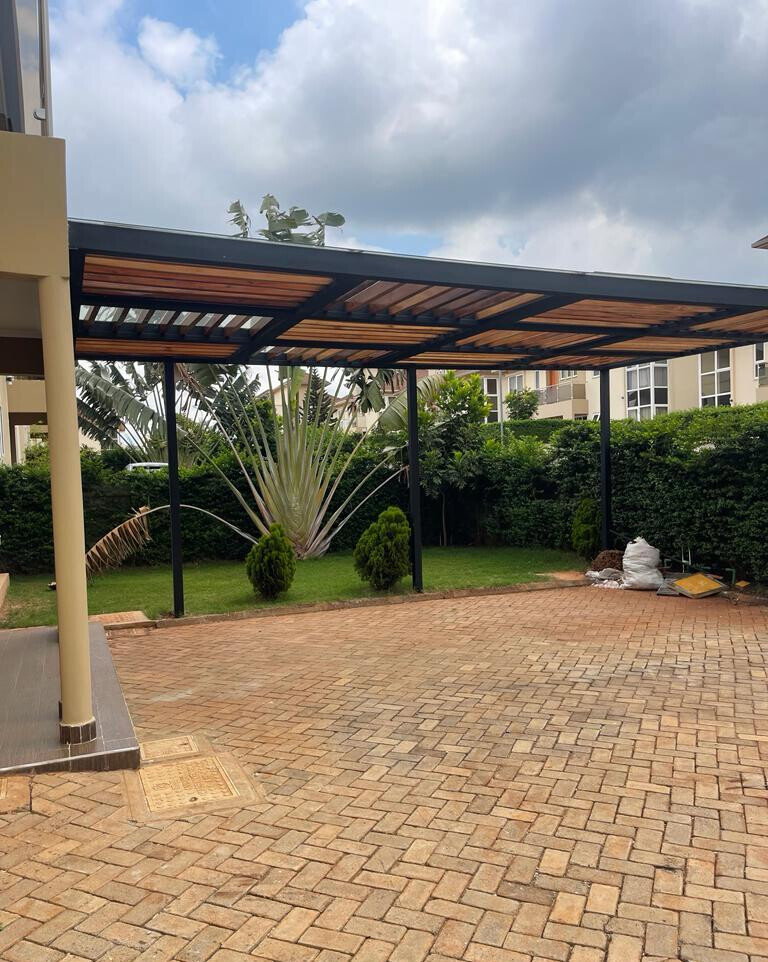 4BR Townhouse with Rooftop Terrace & Home Office - Runda