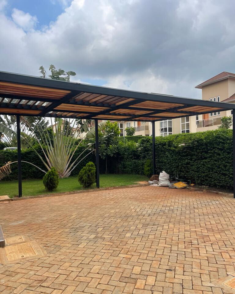 4BR Townhouse with Rooftop Terrace & Home Office - Runda