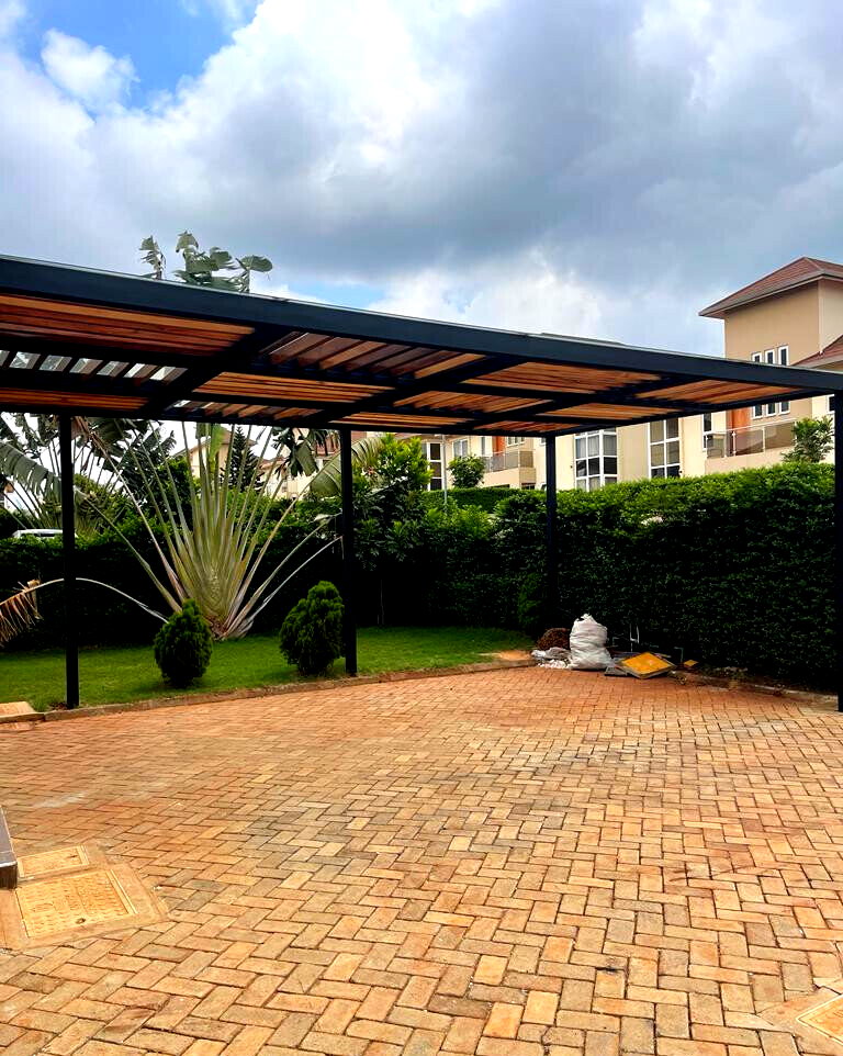 4BR Townhouse with Rooftop Terrace & Home Office - Runda