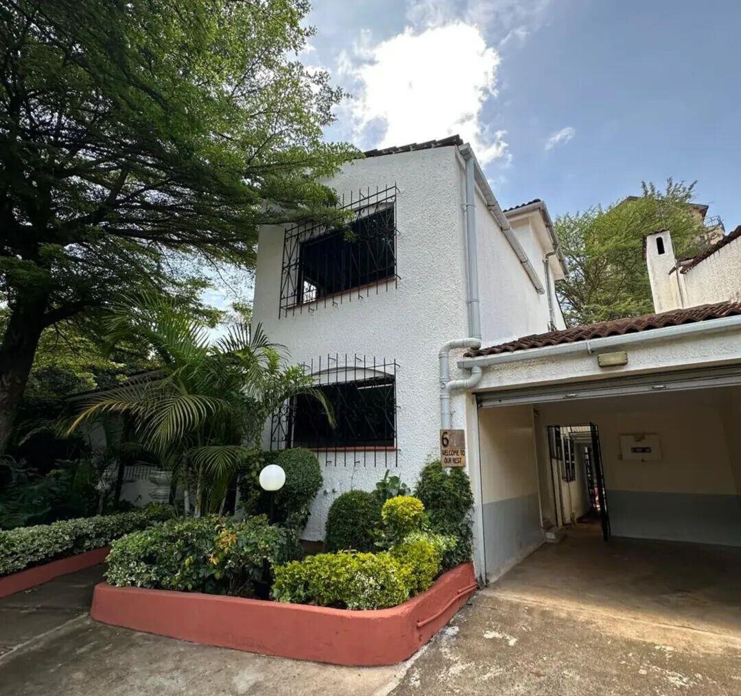 4BR Corner Townhouse with Fireplace & Private Garden - Lavington