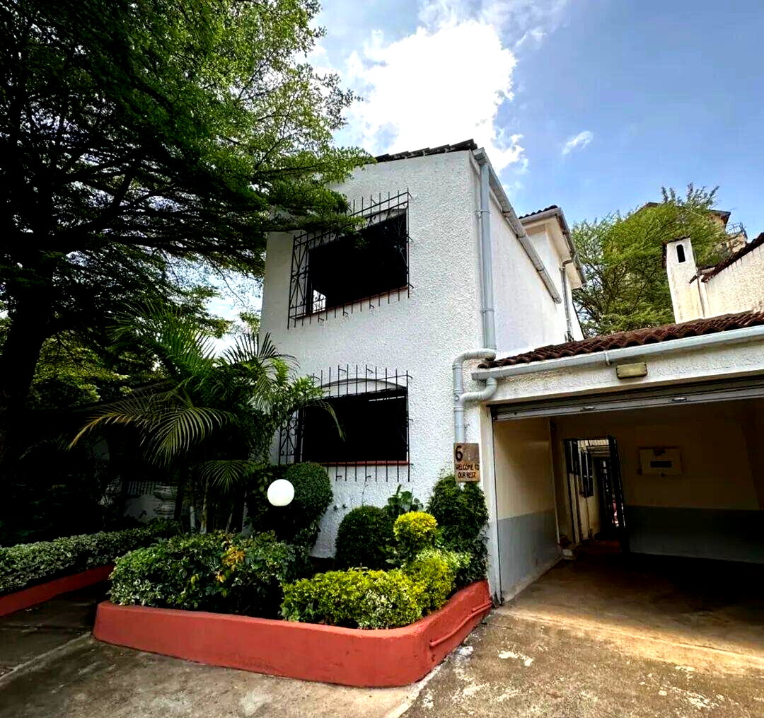 4BR Corner Townhouse with Fireplace & Private Garden - Lavington
