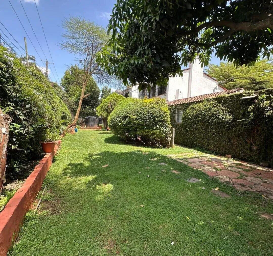 4BR Corner Townhouse with Fireplace & Private Garden - Lavington
