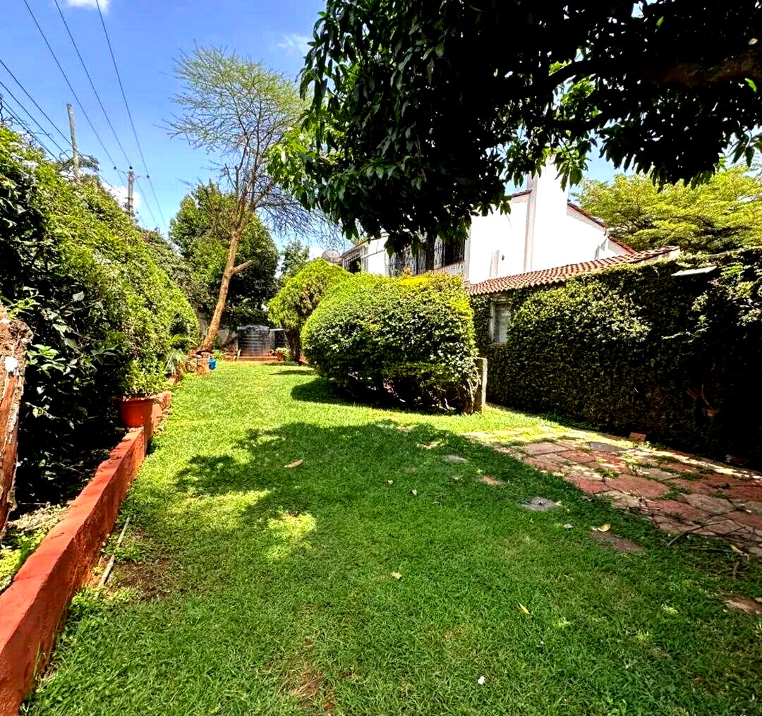 4BR Corner Townhouse with Fireplace & Private Garden - Lavington