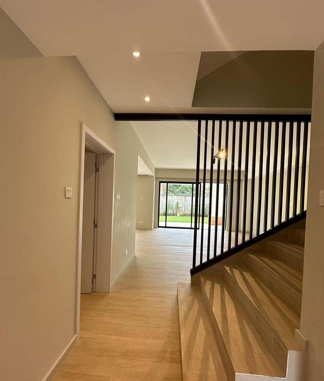 Ultra-Modern 5-Bed Townhouse with Rooftop Terrace - Spring Valley