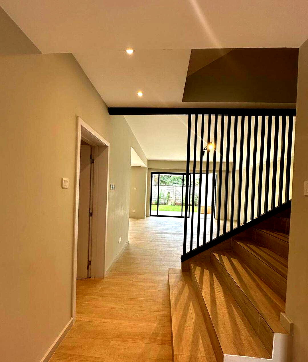 Ultra-Modern 5-Bed Townhouse with Rooftop Terrace - Spring Valley