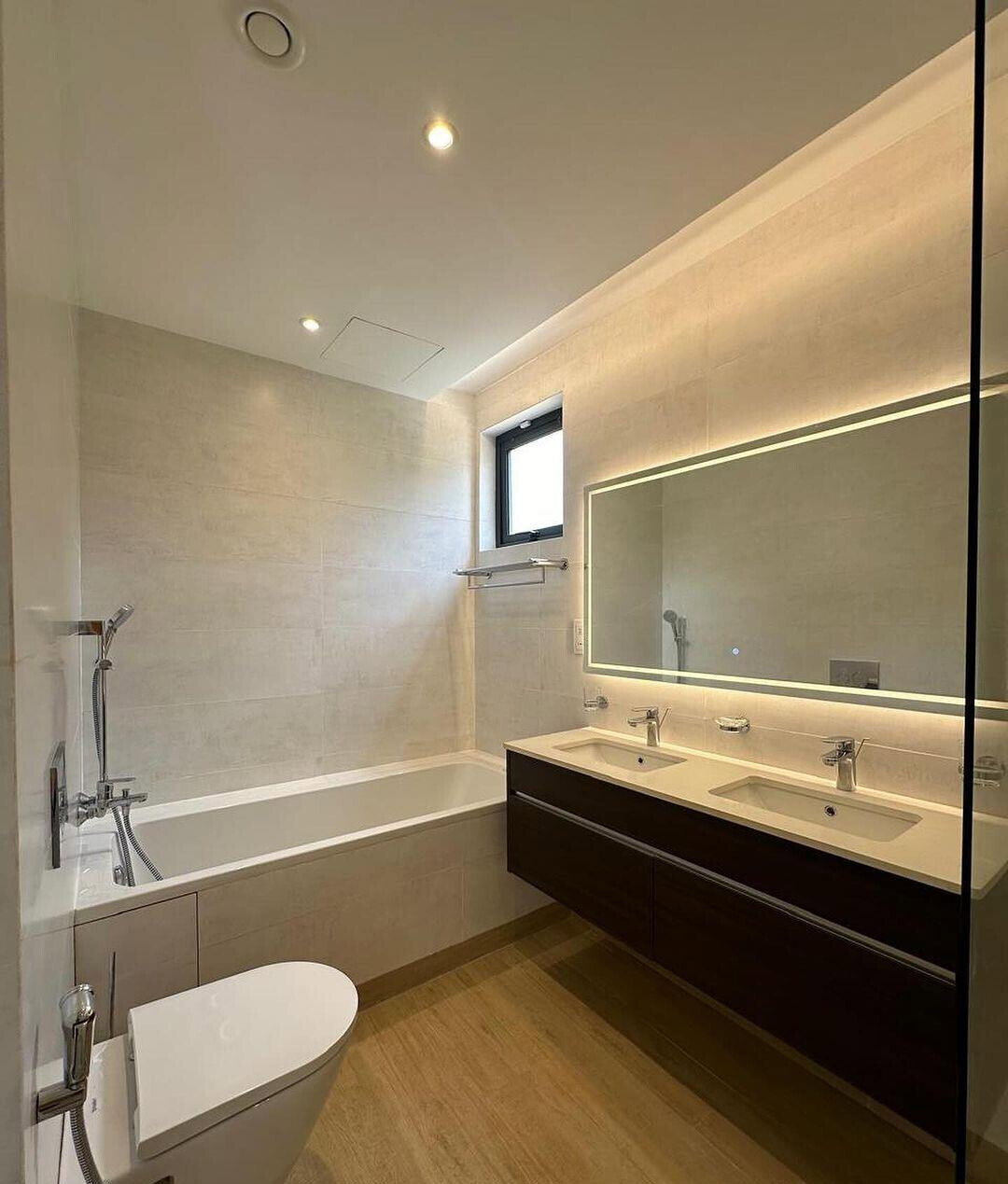 Ultra-Modern 5-Bed Townhouse with Rooftop Terrace - Spring Valley