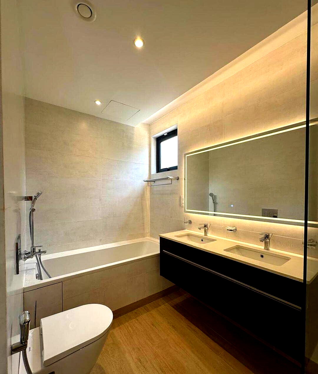 Ultra-Modern 5-Bed Townhouse with Rooftop Terrace - Spring Valley