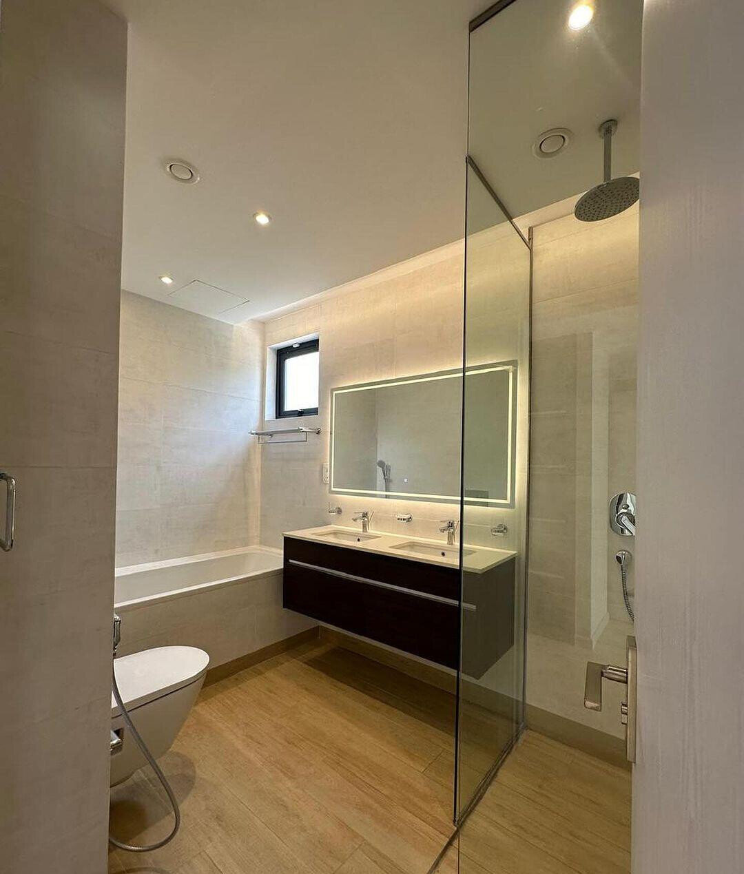 Ultra-Modern 5-Bed Townhouse with Rooftop Terrace - Spring Valley