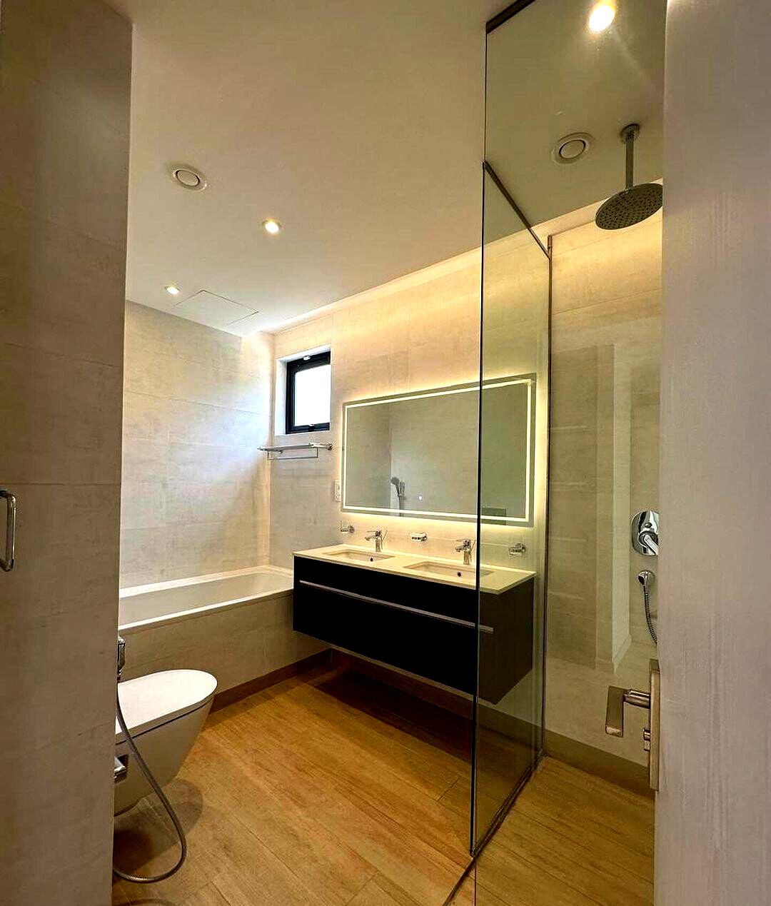 Ultra-Modern 5-Bed Townhouse with Rooftop Terrace - Spring Valley