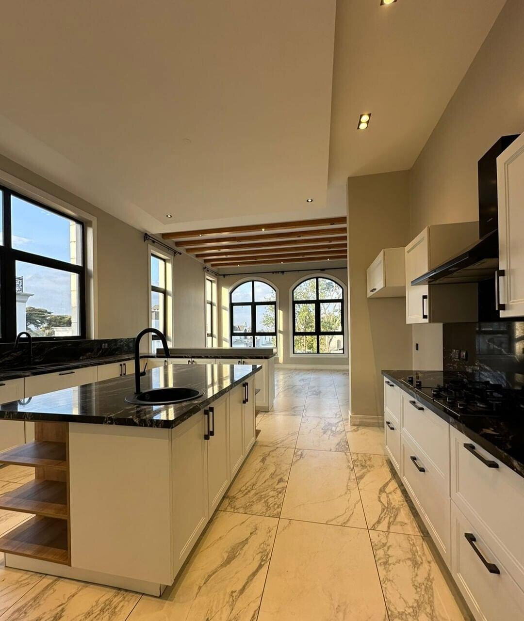 5-Ensuite Townhouse with Heated Pool & Rooftop Terrace - Loresho