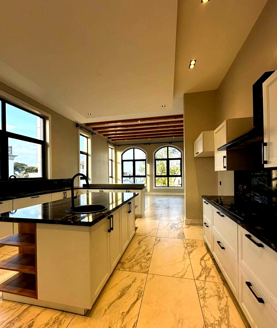 5-Ensuite Townhouse with Heated Pool & Rooftop Terrace - Loresho