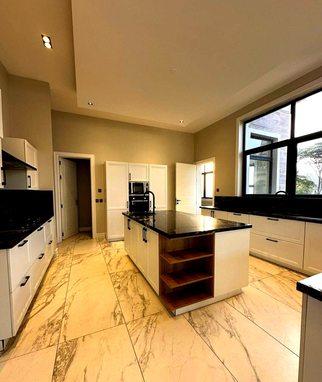 5-Ensuite Townhouse with Heated Pool & Rooftop Terrace - Loresho